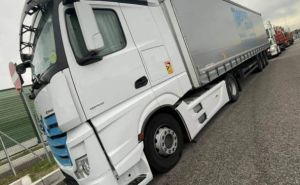 Kolege se opraštaju: Vozač kamiona iz Srbije preminuo na autoputu u inostranstvu