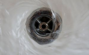 Upozorenje vodoinstalatera: Klasična greška koju svi rade dovodi začepljenja odvoda