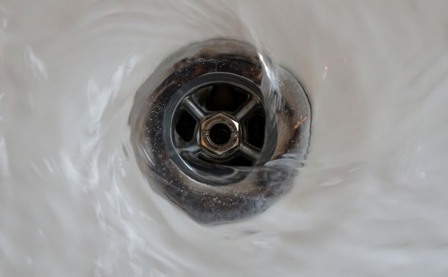 Upozorenje vodoinstalatera: Klasična greška koju svi rade dovodi začepljenja odvoda