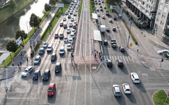 Obavještenje za vozače: U više sarajevskih ulica usporeno se odvija saobraćaj zbog radova