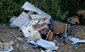 KJKP RAD objavio nove fotografije: Neodgovorni građani odložili kabasti otpad na javnu površinu