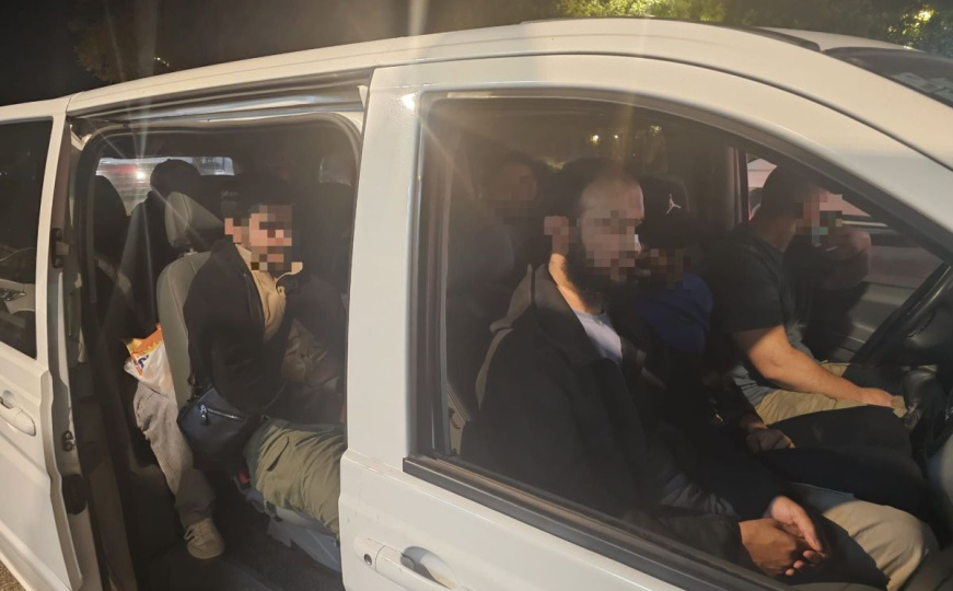 Uhapšen državljanin BiH na granici: Pokušao prokrijumčariti 12 migranata iz Sirije i Palestine