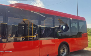 Kamenovan autobus KUD-a iz Brčkog: "Čuo se tup udar, djeca su bila uznemirena"