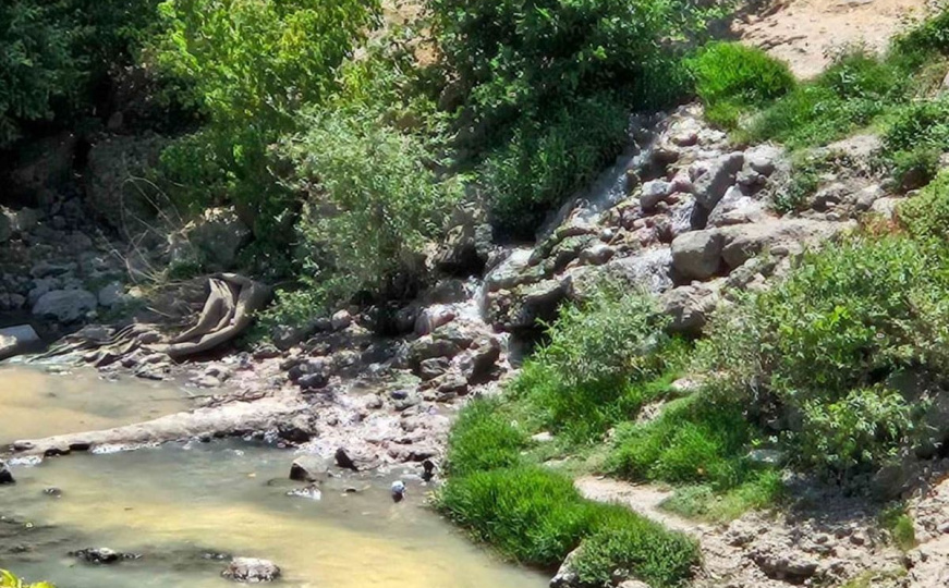 Šok za brojne turiste: Kanalizacija se ulijeva u Neretvu ispod Starog mosta