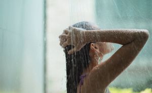 Tuš uveče, a ne ujutro? Stručnjaci otkrivaju kako vam to može poboljšati san