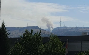 Vatrena stihija na Fortici ponovo se aktivirala: Gašenje požara traje i jutros uz pomoć helikoptera