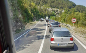 Nesreća kod Donje Jablanice: Povrijeđene tri osobe, potpuno blokiran saobraćaj