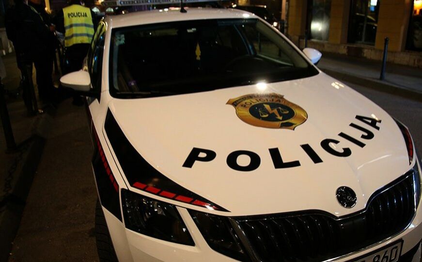 Incident u Tuzli: Mladići u majicama sa četničkim natpisom šetali gradom, reagovali građani