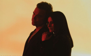 Robbie Williams ft. Laura Pausini - Desire (Official FIFA Anthem)