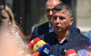 Vukanović ispred Delegacije EU u Sarajevu: 'Za koliko ste prodali državu? Organizovat ćemo proteste'