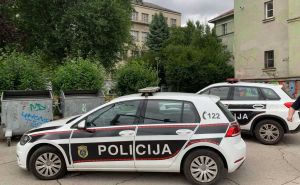 Gorio automobil u sarajevskom naselju Dobrinja, policija utvrđuje uzrok požara