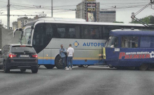 Sudar autobusa i tramvaja u Sarajevu, stvorile se gužve u saobraćaju