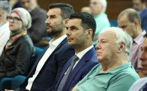 Nikšić uručio ugovore za 32 korisnika: Za KK Bosna 353.682 KM, a za NPS 200.000 KM