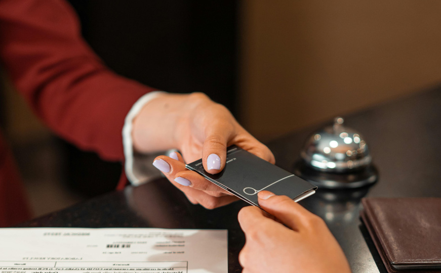 Samo ležernost? Žena tvrdi da je nepoštovanje nositi ovu odjeću u predvorju hotela