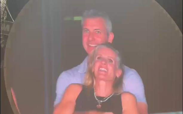 Andy Byon suspendovan nakon preljube na koncertu Coldplaya: Imenovan privremeni direktor kompanije