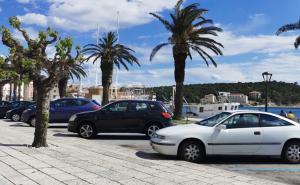 Nevjerovatne scene s Jadrana: Pogledajte kako se "osigurava" parking za turiste