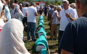 Prijedor pamti: Danas kolektivna dženaza za 16 žrtava, najmlađi imao samo 20 godina