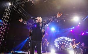 Parni valjak i pjesma dana: 'Dođi, zaboravi, nudim ti noći čarobne...'