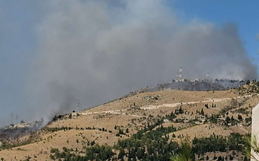 Požar kod Mostara lokalizovan, intervenisao i er traktor: I dalje aktivan na nepristupačnom terenu