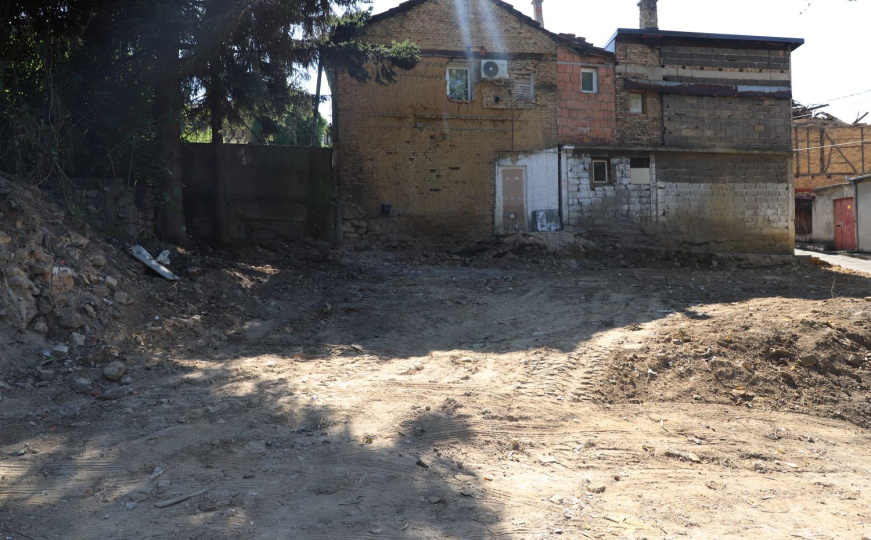 Uklonjen ruševni objekat u srcu Sarajeva: Ugrožavao sigurnost građana