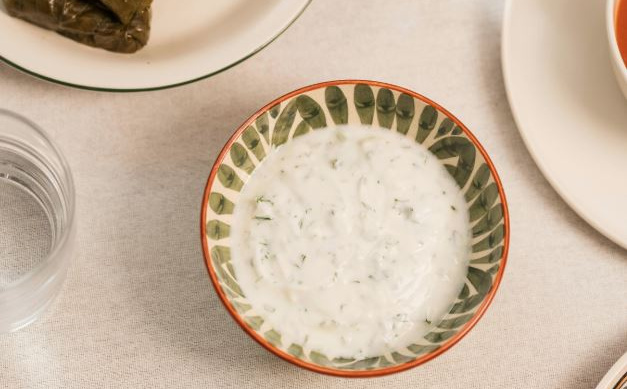 Osvježavajući ljetni umak od grčkog jogurta: Zdrav i ukusan dodatak svakom obroku