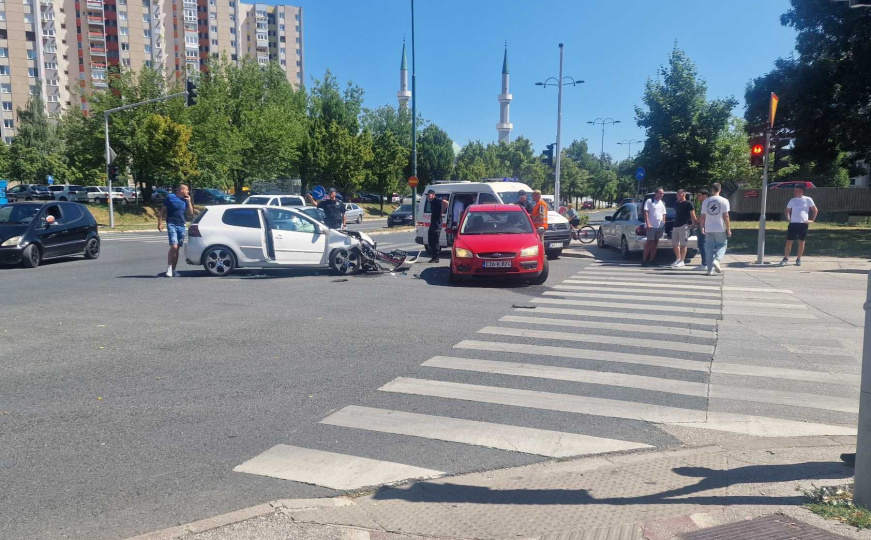 Saobraćajna nesreća u naselju Vojničko Polje: Pričinjena materijalna šteta na automobilima