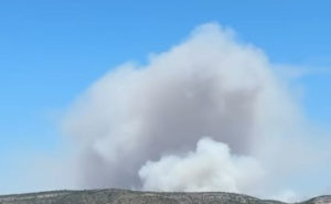 Veliki požar zahvatio Dalmaciju: 60 vatrogasaca i kanaderi u očajničkoj borbi s vatrenom stihijom