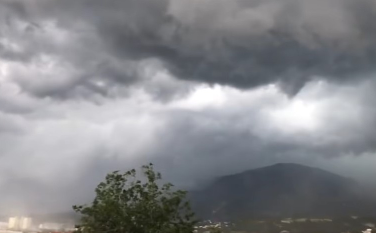 Snažno nevrijeme u Sloveniji: Vjetrovi rušili krovove i drveće, hiljade ljudi ostalo bez struje