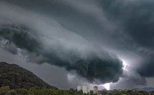 Apokaliptično nebo nad Slovenijom: Nevrijeme izazvalo jezu među građanima