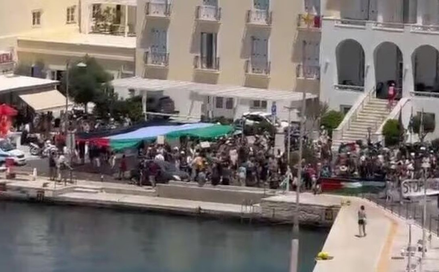 Izraelski turisti odbijeni iz Grčke: Velika grupa demonstranata spriječila njihovo iskrcavanje