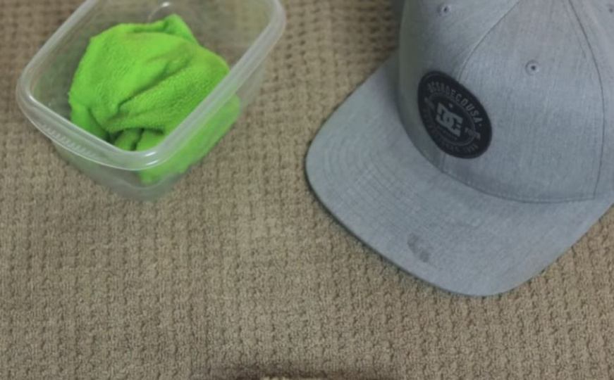 Očistite prljavu kapu bez stavljanja u veš mašinu: Potrebno je samo da iskoristite ovu smjesu