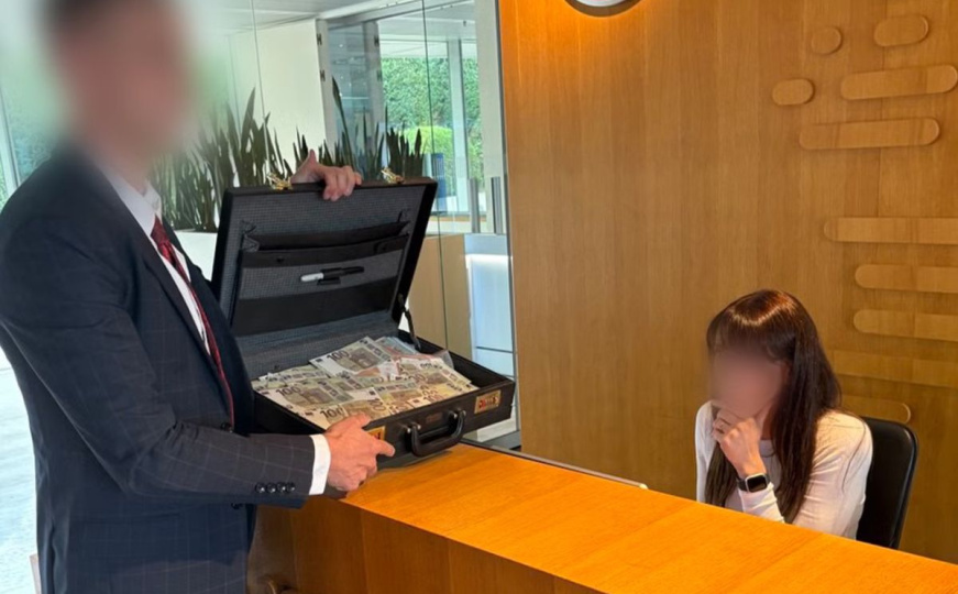 Ogorčeni Englezi se ne mire s odlukom UEFA-e: Čeferinu donijeli aktovku punu lažnog novca