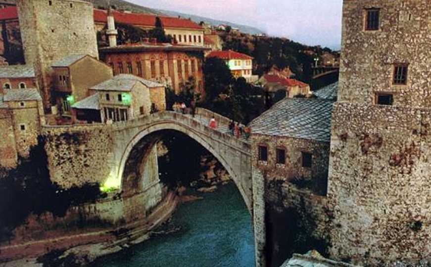 Na današnji dan obnovljen je simbol Mostara: Stari most ponovo spojio obale Neretve