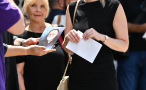 Tišina i suze: Umjetnici, prijatelji i građani na posljednjem ispraćaju Josipu Pejakoviću