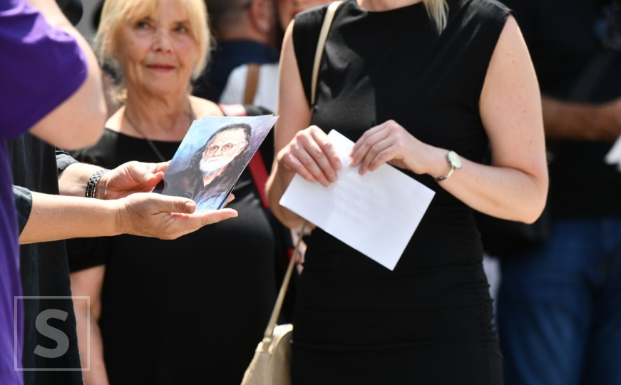 Tišina i suze: Umjetnici, prijatelji i građani na posljednjem ispraćaju Josipu Pejakoviću