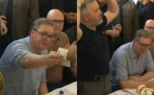 Vučićev "drumski bal" uz četnički repertoar: Trube svirale, novčanice letjele
