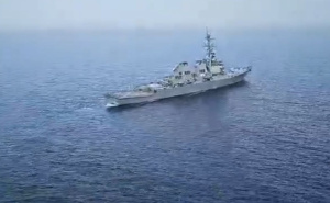 Opasna konfrontacija na rubu sukoba: Iranski helikopter otjerao američkog razarača