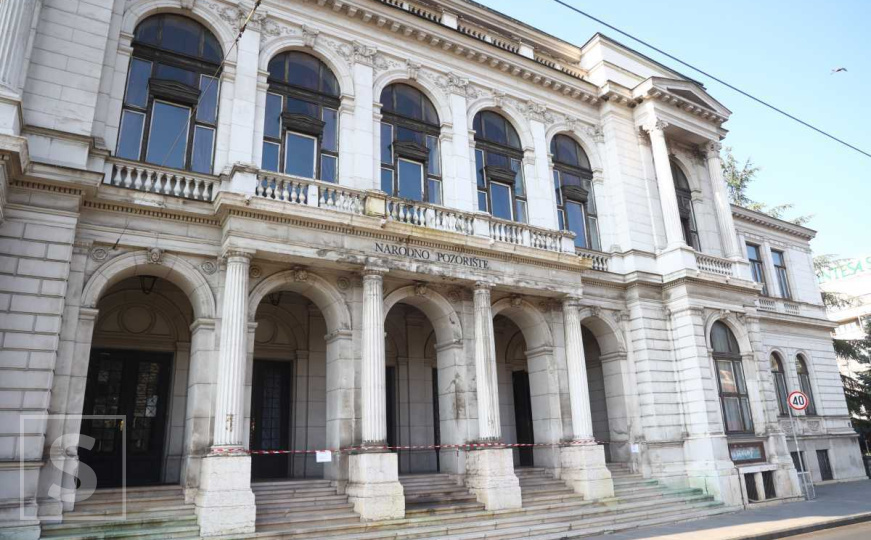 Obrušava se fasada Narodnog pozorišta, Mustafić: 'Upozorio sam nadležne još prije četiri godine'