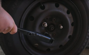 Priručnik za početnike: Kako najjednostavnije zamijeniti gumu na automobilu