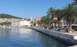 U splitskom neboderu ostavljene upute za turiste: "Dvorišta crkvi nisu toaleti"