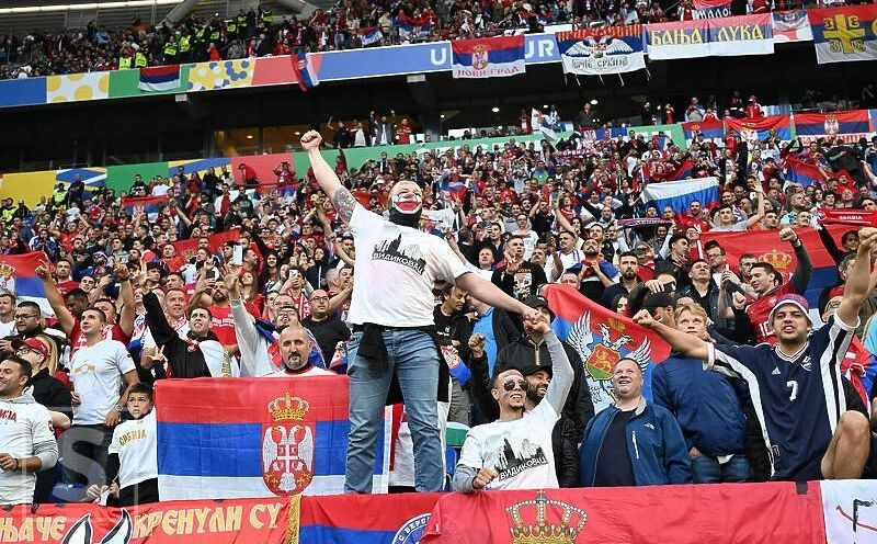 UEFA brutalno kaznila Srbiju zbog novog rasizma navijača: Slijede drakonske mjere ako slično naprave