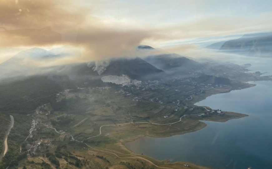Veliki požar iznad Prozor-Rame i dalje aktivan: U pomoć stižu kanaderi iz Hrvatske