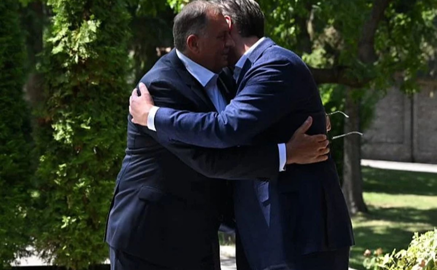 Milorad Dodik stigao u Beograd: Pao zagrljaj s Aleksandrom Vučićem