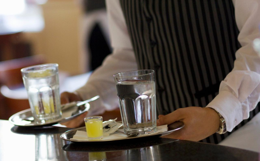 Hrvatski restoran šokirao odgovorima na loše recenzije: "Hitno na dijetu, da skočite sa rive..."