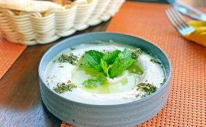 Savršeni umak za ljetne dane: Isprobajte indijsku Raitu s krastavcima i mentom