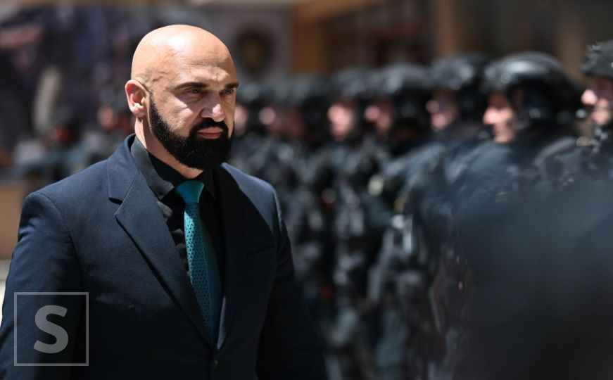 Ramo Isak odgovorio na prozivke SNSD-a: Vi, koji lažete i slavite ratne zločince, niste relevantni