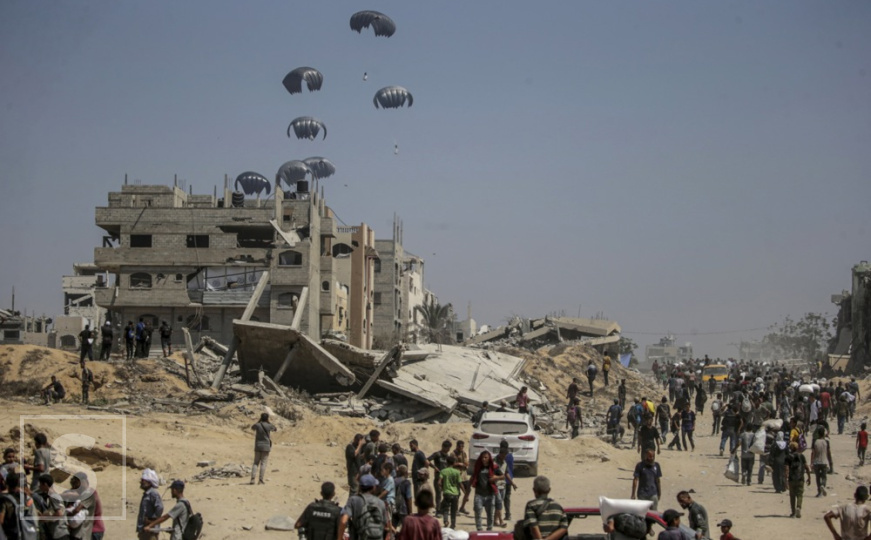 Palestinci počeli dobijati humanitarnu pomoć: Pakete zrakom dostavili Jordan i UAE