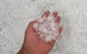 Snažno nevrijeme pogodilo dijelove Srbije: Padao krupan grad