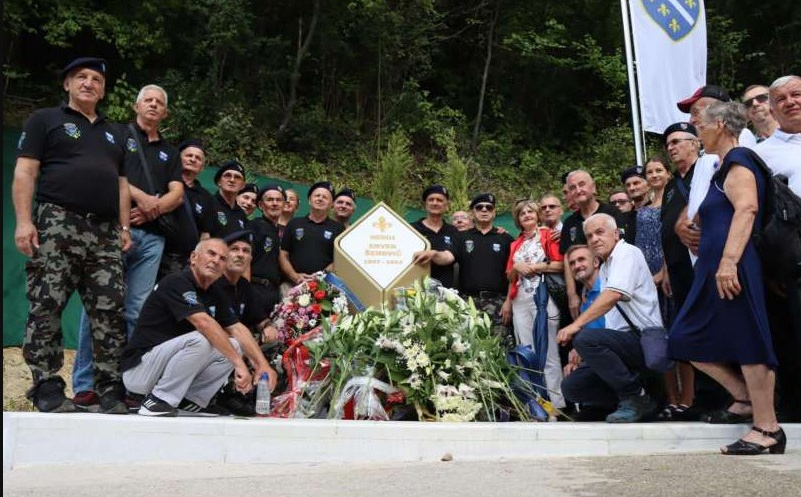 Komandant Enver Šehović i njegovi saborci, Zahir i Esad Panjeta i Zlatko Kalamujić, dobili spomenik