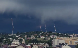 Više od 2.500 munja iznad Istre: Nevrijeme izazvalo probleme, meteoalarm na snazi